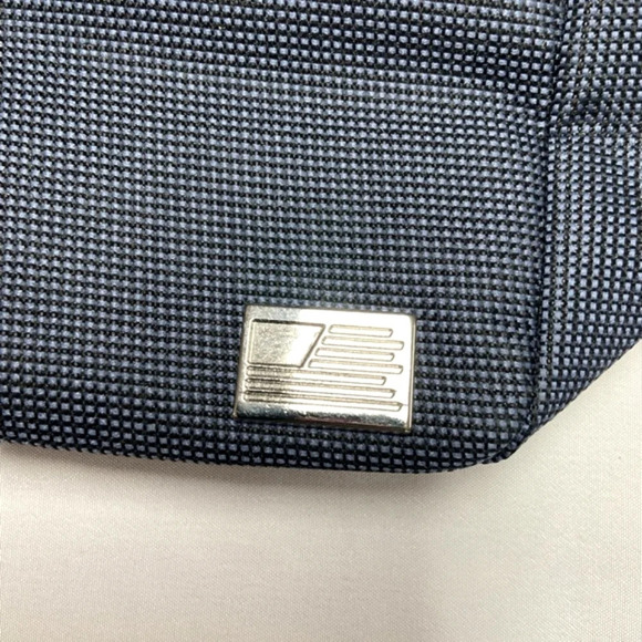 Travel Case with Waterproof  Lining ✈️🪒 - Picture 4 of 6